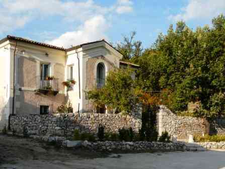 Casa Lawrence: Storia ed Eleganza in un Rifugio Incantevole ...